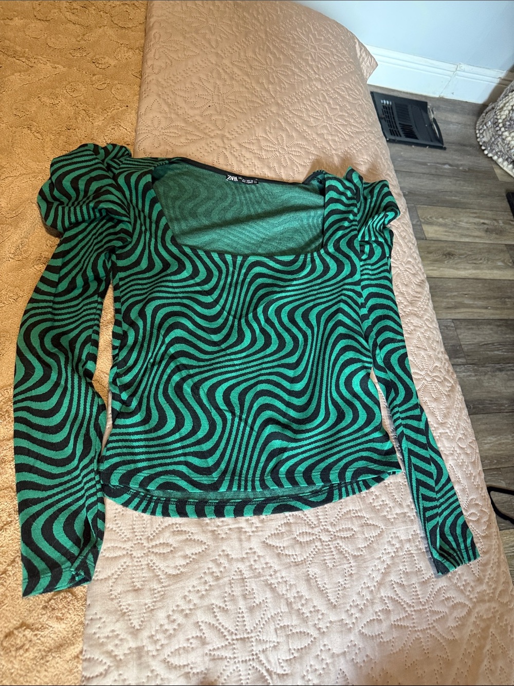 Zara Black and Green Swirl-Print Long Sleeve Top